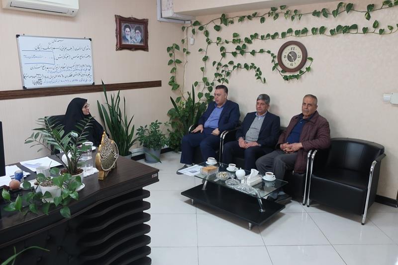 نشست هم‌اندیشی رؤسای کانون‌های بازنشستگی استان‌های البرز و اصفهان با مدیریت بازنشستگی استان البرز بر...